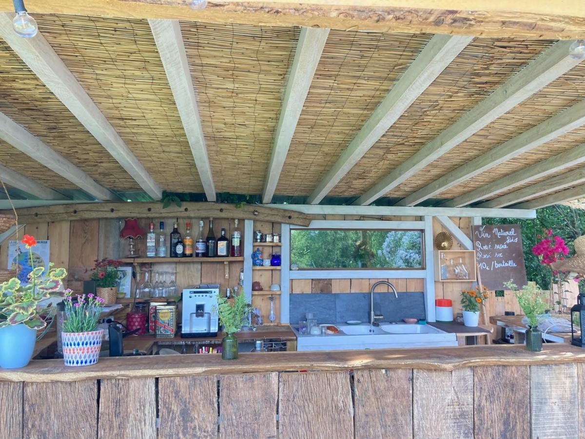 Cabane Bivouac Avec Echelle A L'Ombre Des Chenes Idrac-Respailles Exteriör bild